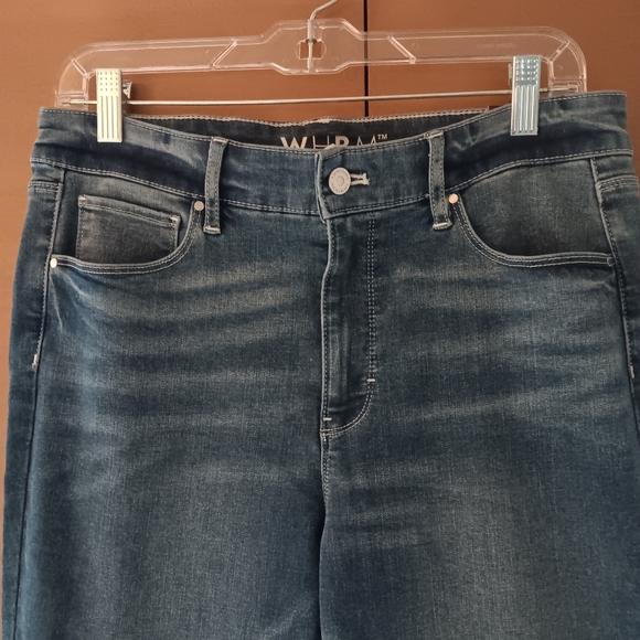 NWT White House Black Market High Rise Straight Crop Jeans, Size 10, Medium Blu - Picture 5 of 8